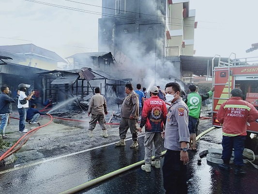 Kebakaran warung di Bukittinggi. (Foto: Dok. Polres Bukittinggi)