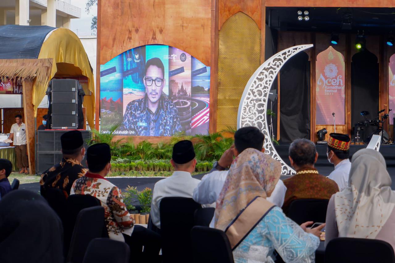Menteri Pariwisata dan Ekonomi Kreatif (Menparekraf) RI Sandiaga Salahuddin Uno saat hadiri Aceh Ramadan Festival 2022, di Taman Seni dan Budaya, Kota Banda Aceh.