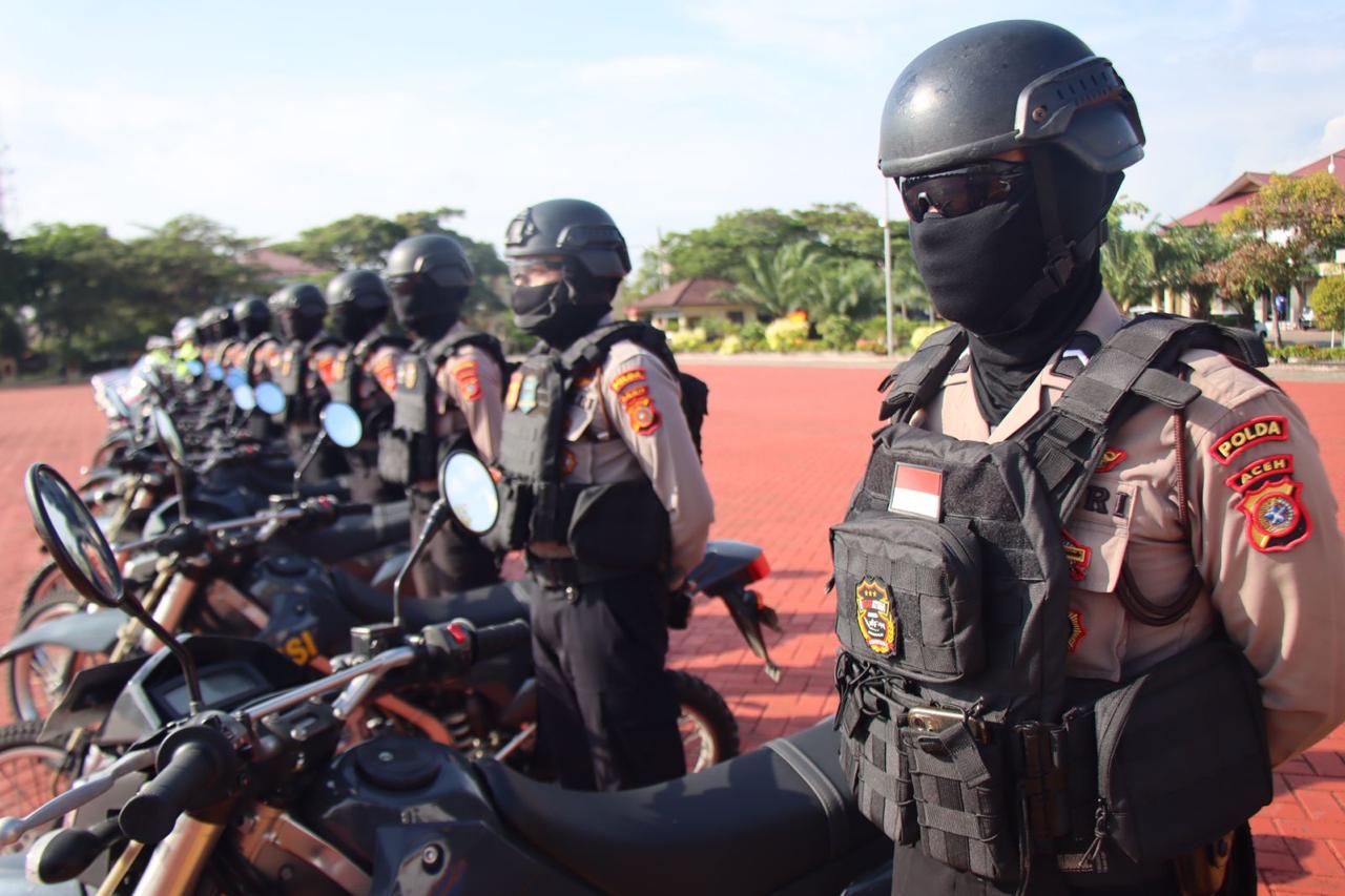 Personel polisi dari Polda Aceh dan Polres jajaran turun melakukan Operasi Ketupat Seulawah. (Polda AcehFahzianHalonusa)