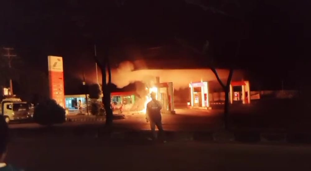 SPBU Indarung kebakaran pada Sabtu (9/4/2022) malam. (Foto: Istimewa)