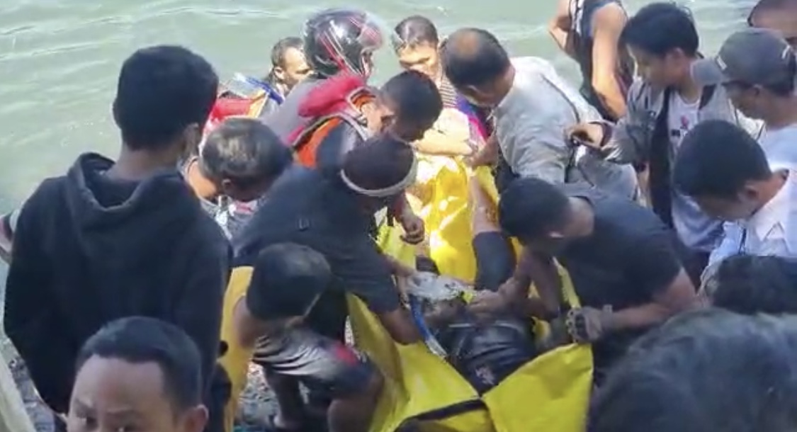 Tiga Korban Kecelakaan Pick Up Masuk Laut di Padang Ditemukan Meninggal Dunia