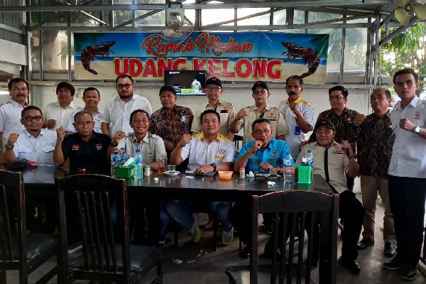 Pertemuan 15 KONI Kabupaten dan Kota terkait menolak surat dukungan untuk calon Ketua KONI Sumbar. (Foto: Dok. Heru Candriko)