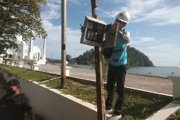 Pemutusan aliran listrik di sepanjanh bibir Pantai Padang. (Foto: Dok. Istimewa)
