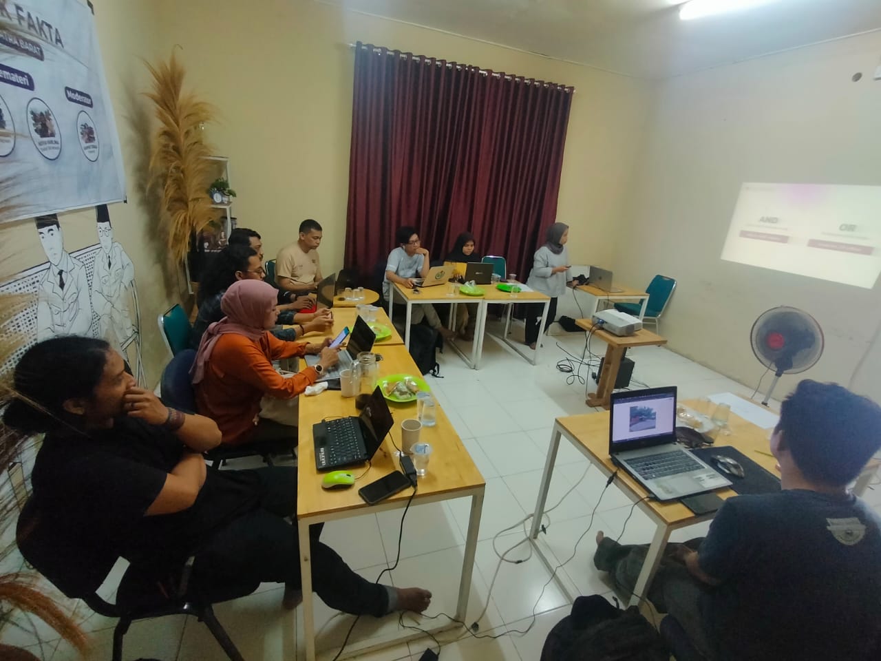 AJI Padang Gelar Pelatihan Cek Fakta untuk Jurnalis di Sumatera Barat, Upaya Perangi Hoaks (Foto: AJI Padang/Halonusa)