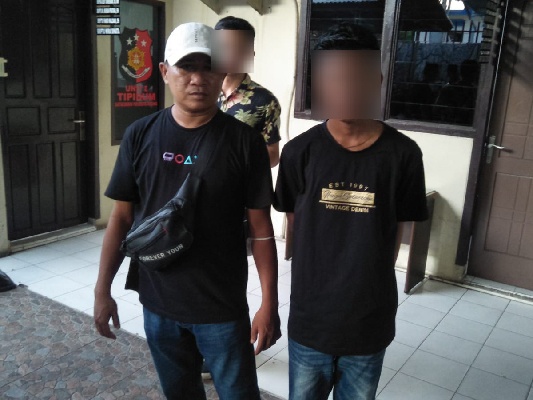 Pelaku pungli ditangkap tim gabungan Satpol PP dan Polresta Padang pada Rabu (4/5/2022) sore. (Foto: Dok. Istimewa)