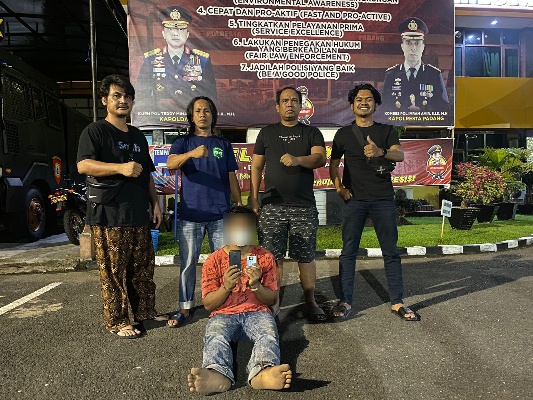 Pelaku pemalakan di Pantai Padang ditangkap Tim Klewang pada Rabu (5/5/2022) malam. (Foto: Dok. Polresta Padang)