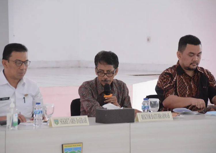 Pertemuan Pemko Padang Panjang dengan Universitas Baiturahmah