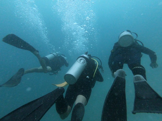 Simulasi penyelamatan di bawah air. (Foto: Dok. Basarnas)