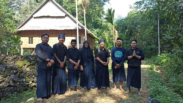 Penelitian 3 dosen asal Sumbar terhadap masyarakat adat Kajang di Bulukumba, Sulawesi Selatan. (Foto: Dok. Istimewa)