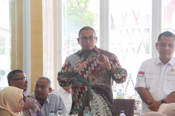 Pertemuan anggota DPR RI, Andre Rosiade dengan warga Alai Parak Kopi, Kota Padang. (Foto: Dok. Tim AR)