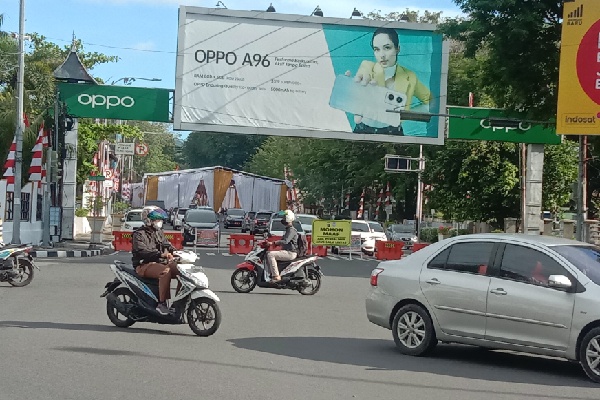Arus lalu lintas di Jalan Jenderal Sudirman Padang dialihkan saat  kedatangan Hakim Mahkamah Agung (MA), Muhammad Syarifuddin. (Foto: Dok. Muhammad Aidil)