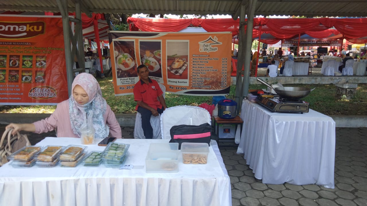 Beli Ayam Geprek Kitapunya di Bazar Kantor Gubernur Sumbar, Dapat Kupon Gratis Foto Keluarga (Foto: Ayam Geprek Kitapunya/Klikkoran)