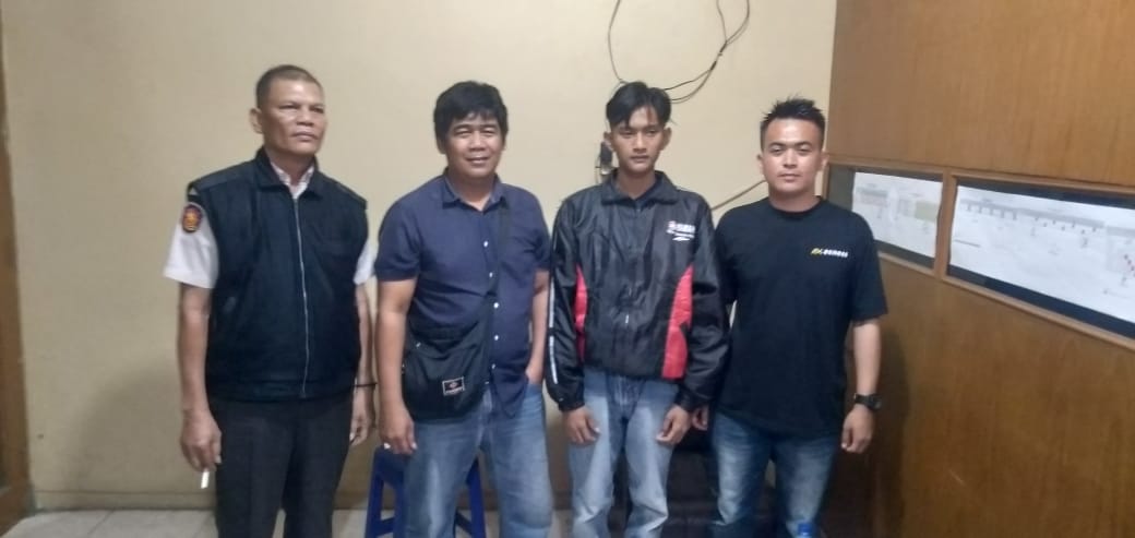 Satpol PP Padang mengamankan seorang pemuda yang diduga melakukan Pungli
