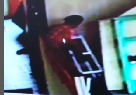 Tangkap Layar Rekaman CCTV Pencurian Kotak Amal 