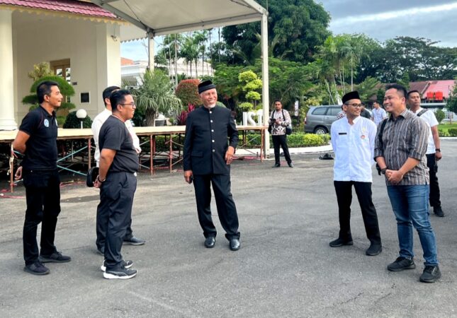 Bayu Permadi, Direktur PT Singgalang Pro Komunikasi Indonesia saat bertemu Gubernur Mahyeldi. (Foto: Istimewa)