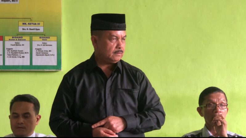 Fauzi Bahar saat menjelaskan kronologi penganiayaan SMA PGAI Padang. (Foto: Halonusa.com)