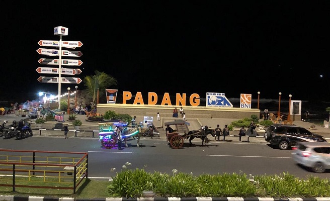 Pantai Padang. (Foto: Kata Sumbar)