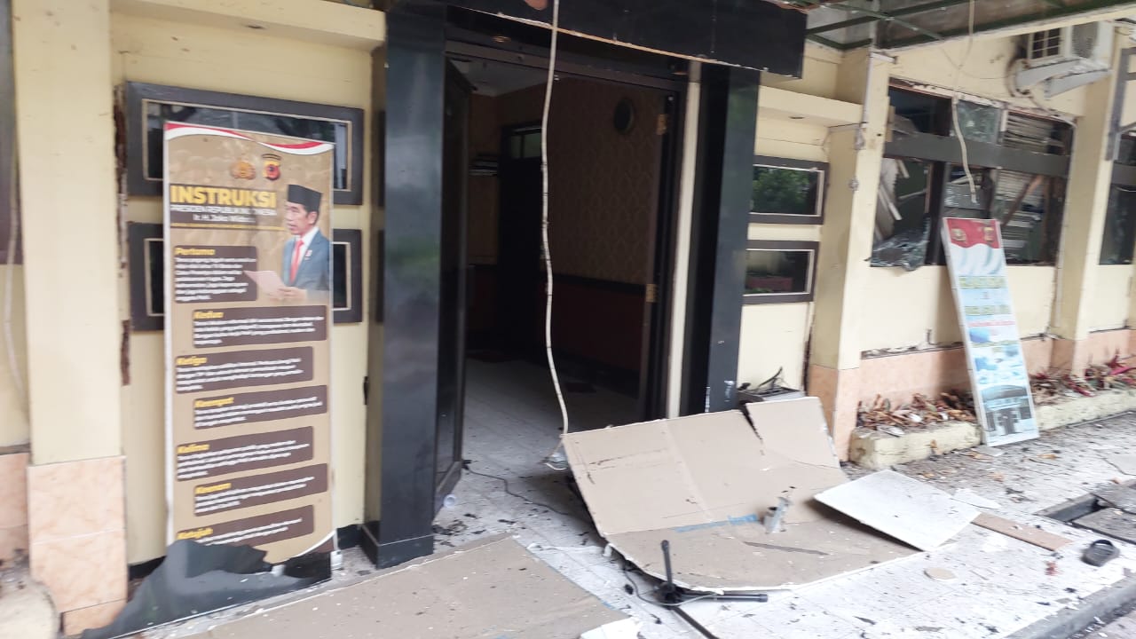 Bom Bunuh Diri di Polsek Istana Anyar Bandung