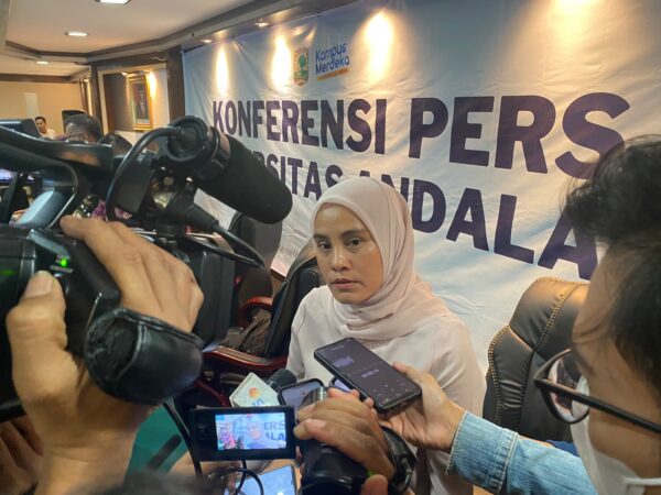 Ketua Satgas Pencegahan Penanganan Kekerasan Seksual (PPKS) Universitas Andalas Rika Susanti. (Foto: Halonusa.com)
