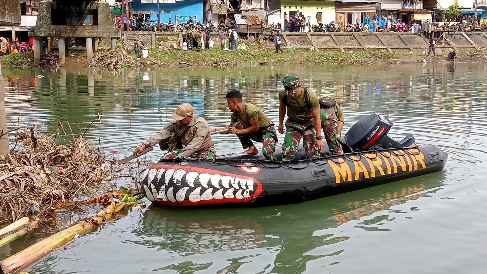 Yonmarhanlan II membersihkan sampah di Sungai Batang Arau