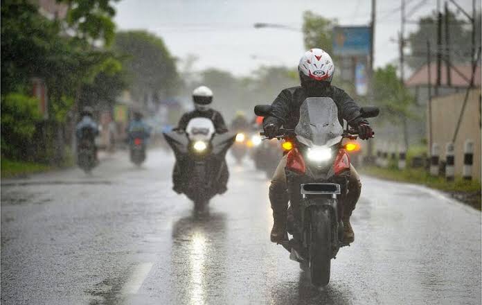 Tips berkendara dengan aman disaat musim hujan. (Foto: Honda Hayati)