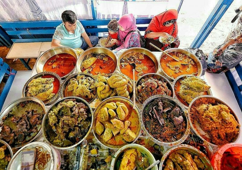 5 Kuliner di Bukittinggi yang enak dan murah (foto: TopiJelajah)|Tangkap layar unggahan Nasi Padang Berbelatung
