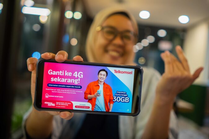Telkomsel akan melakukan peningkatan layanan jaringan 3G ke 4G di 119 kota/kabupaten selama Bulan Februari 2023 yang meliputi Wilayah Jawa Tengah, Jawa Timur, Kalimantan, Sulawesi, Maluku, hingga Papua. (Foto: Telkomsel)