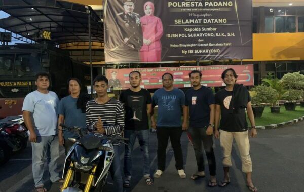 Tim Klewang Polresta Padang amankan pelaku penggelapan kendaraan bermotor di Padang yang lari ke Dharmasraya. (Foto: Istimewa)