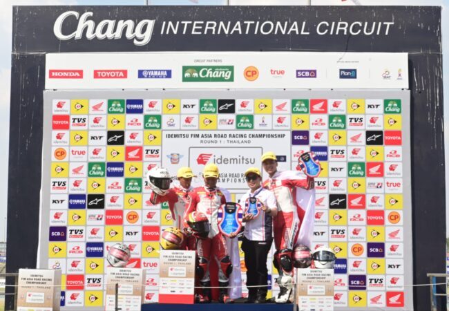 Pebalap Astra Honda Racing Team (AHRT) naik podium di ajang Asia Road Racing Championship, Chang International Circuit, Buriram, Thailand 25 Maret 2023. (Foto: Astra Honda) 