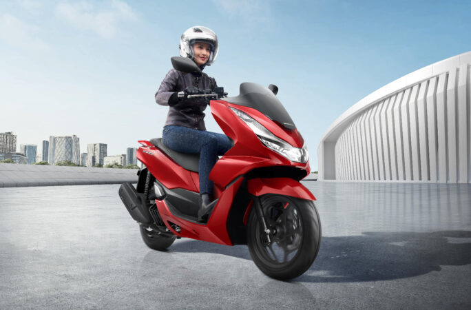 PT Hayati Pratama Mandiri (HPM) selaku main dealer sepeda motor Honda Sumbar membagikan tips berkendara dengan aman dan nyaman terutama untuk kaum hawa. (Foto: Honda Hayati)