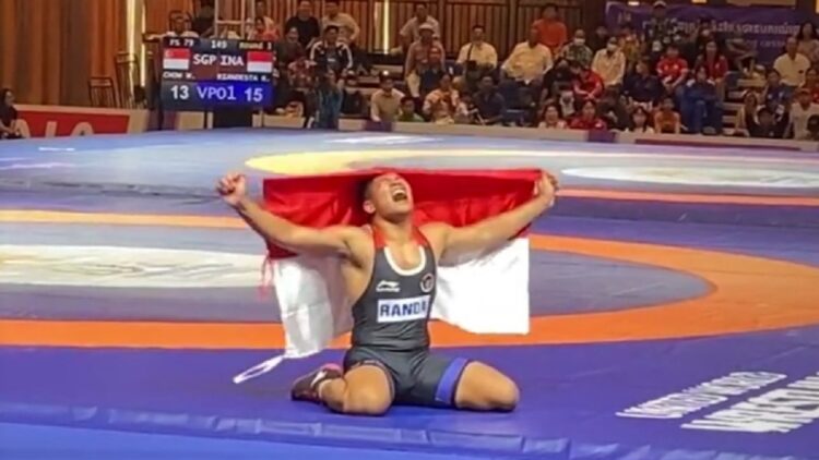 Randa Rian Desta selebrasi setelah mendapatkan medali emas di Sea Games 2023 Kamboja
