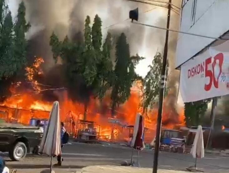 Kebakaran di Pasar Raya Padang (Foto: Istimewa)