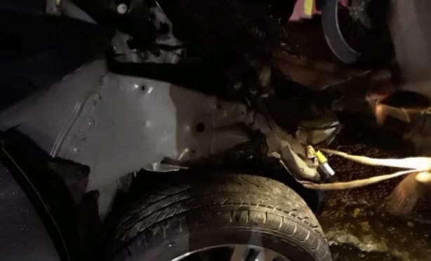 Diduga Hilang Kendali, Honda Jazz Tabrak L300 di Jalan Raya Padang-Painan