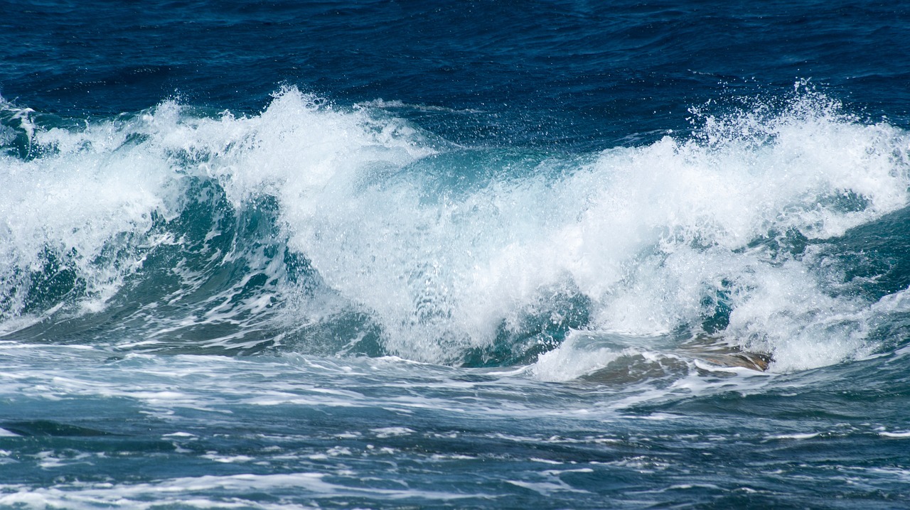 Ilustrasi gelombang air laut. (Foto: pixabay)