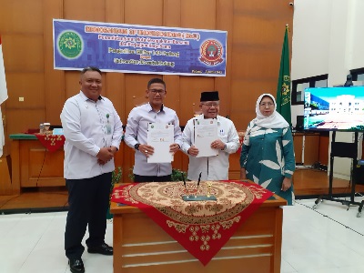 Kepala Pengadilan Militer I – 03 Padang bersama Rektor Unes usai penandatanganan MoU. (Foto: Humas UNES Padang)