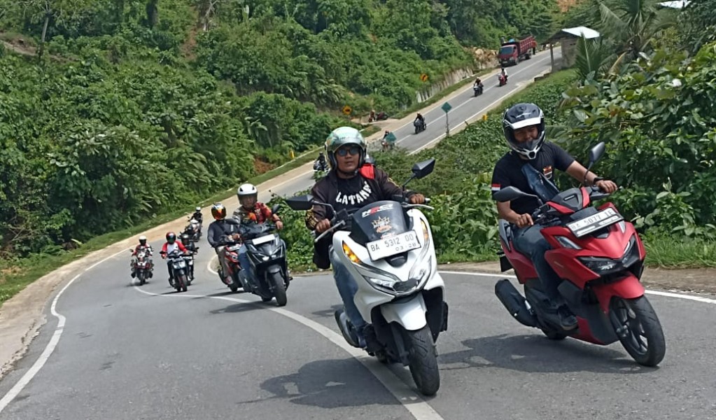 Ilustrasi touring dengan motor matic. (Foto: istimewa)