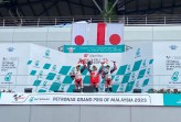 Pebalap  Astra Honda, Veda Ega Pratama (tengah) berhasil raih podium pertama pada race kedua Idemitsu Asia Talent Cup (IATC) seri kelima yang digelar di Sepang International Circuit (12/11). (Foto: AHM)