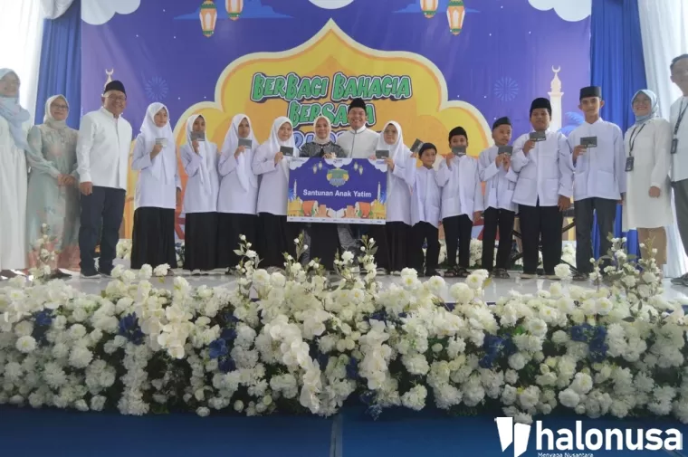 BRI Regional offfice Padang memberikan santunan kepada Anak Yatim dan Paket Sembako kepada masyarakat melalui program Berbagi Bahagia Bersama BRI Group pada Jumat (22/03/2024). (Foto: Istimewa)