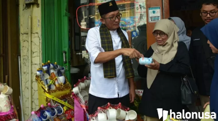 Wali Kota Padang Hendri Septa saat sidak ke beberapa swalayan jelang lebaran Idul Fitri 2024. (Foto: Istimewa)