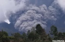 Erupsi Gunung Marapi Sumatera Barat. (Foto: Wikipedia)