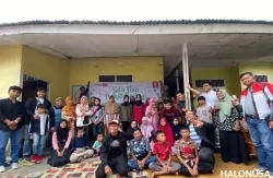 Jajaran PT Hayati Pratama Mandiri bersama komunitas Bikers Soleh sambangi Panti YPAC Padang dalam kegiatan peduli berbagai. (Foto: Istimewa)