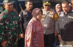 Menteri Sosial Tri Rismaharini datangi Kabupaten Pesisir Selatan, Sumatera Barat melihat korban longsor dan banjir. (Foto: Istimewa)
