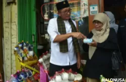 Wali Kota Padang Hendri Septa saat sidak ke beberapa swalayan jelang lebaran Idul Fitri 2024. (Foto: Istimewa)
