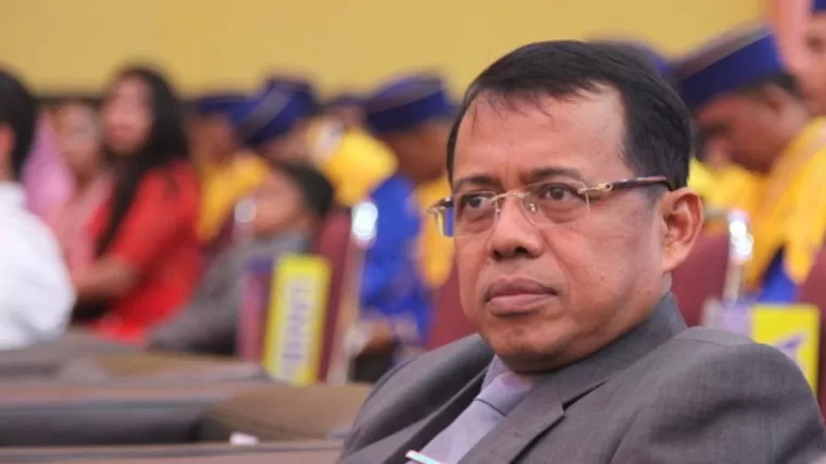 Rektor Universitas Negeri Padang (UNP) Ganefri. (Foto: Istimewa)