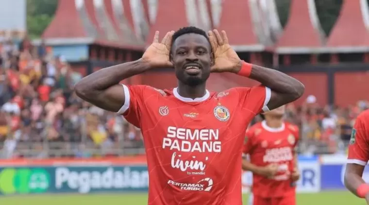 Kenneth Ngwoke pemain Semen Padang FC. (Foto: Instagram @ikechukwungwoke)