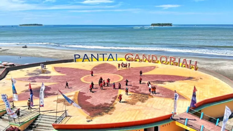 Pantai Gondariah Kota Pariaman, Sumatera Barat. (Foto: Pemkot Pariaman)