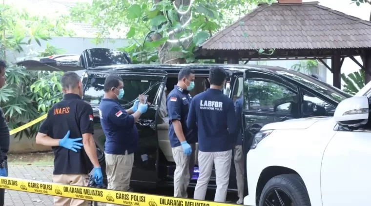 Polisi melakukan olah TKP kematian personel Satlantas Manado di Jakarta Selatan (Foto: Istimewa)