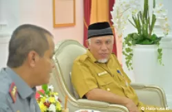 Gubernur Sumbar Mahyeldi Ansharullah saat menerima kunjungan Kepala Kanwil Kementerian Hukum dan HAM (Kakanwil Kemenkumham) Sumbar Amrizal. (Foto: MC Kota Padang)