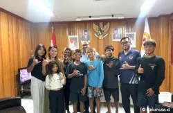 Tim PSOI Sumbar berfoto bersama dengan KONI Sumbar. (Foto: Istimewa)