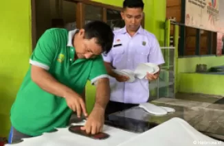 Produksi sendal hotel di Lapas Kelas IIA Padang. (Foto: Istimewa)